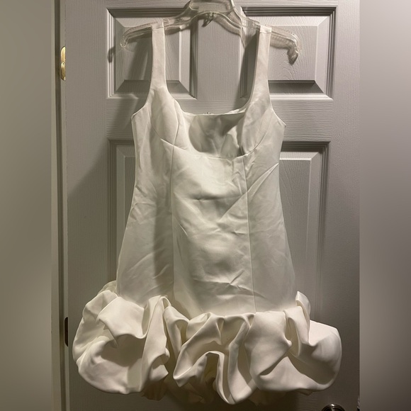 Elegant White Ruffle Hem Mini Dress - Picture 3 of 4
